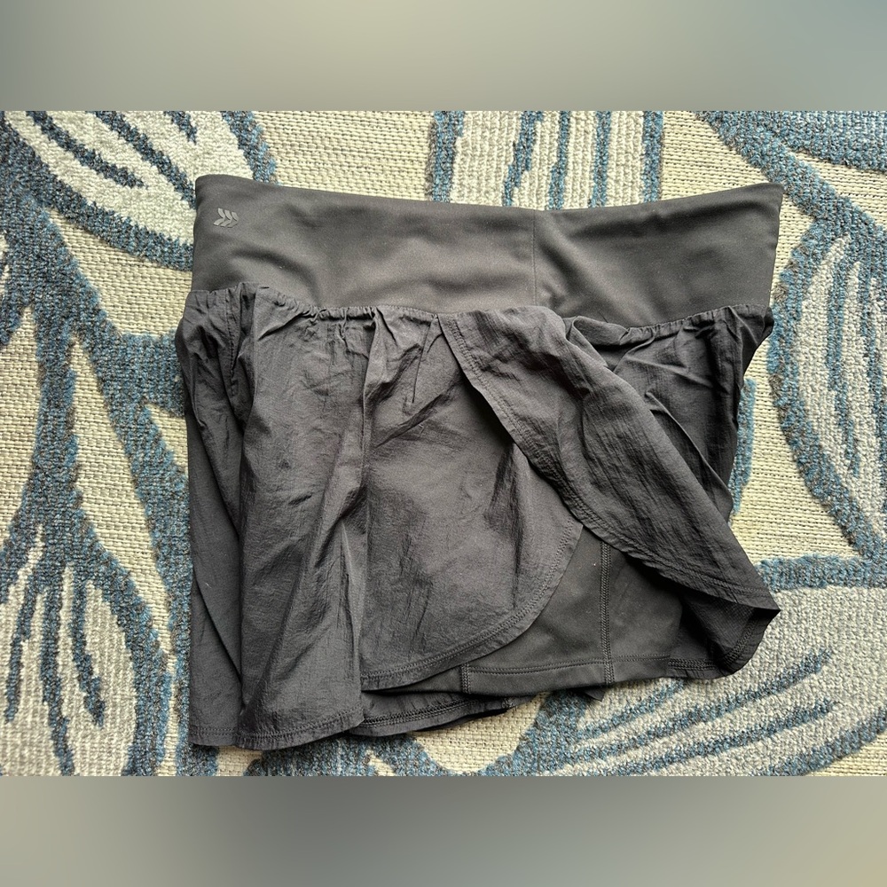 all in motion women’s active light high-rise black flutter run shorts - Picture 5 of 7